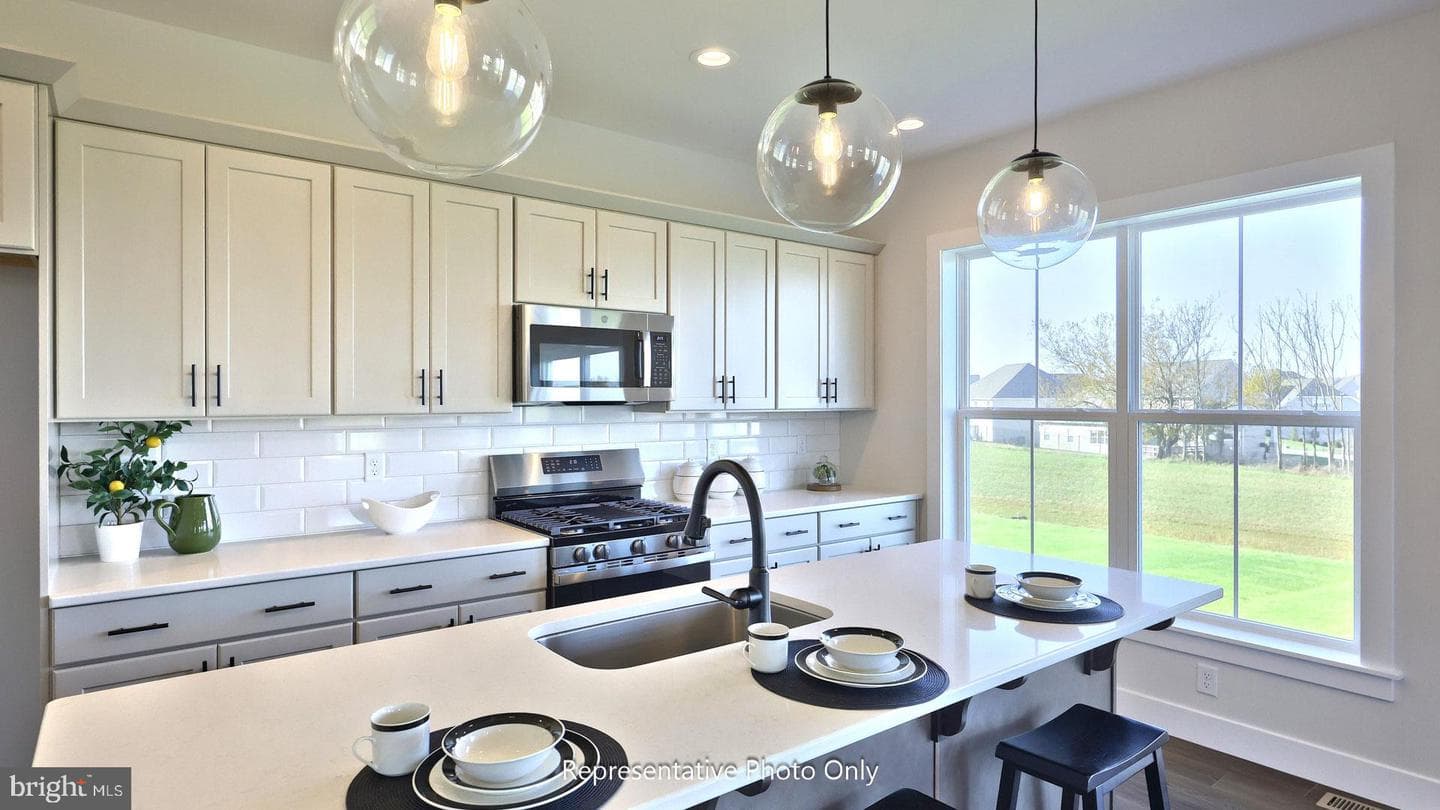 39 Canterbury Lane photo 9