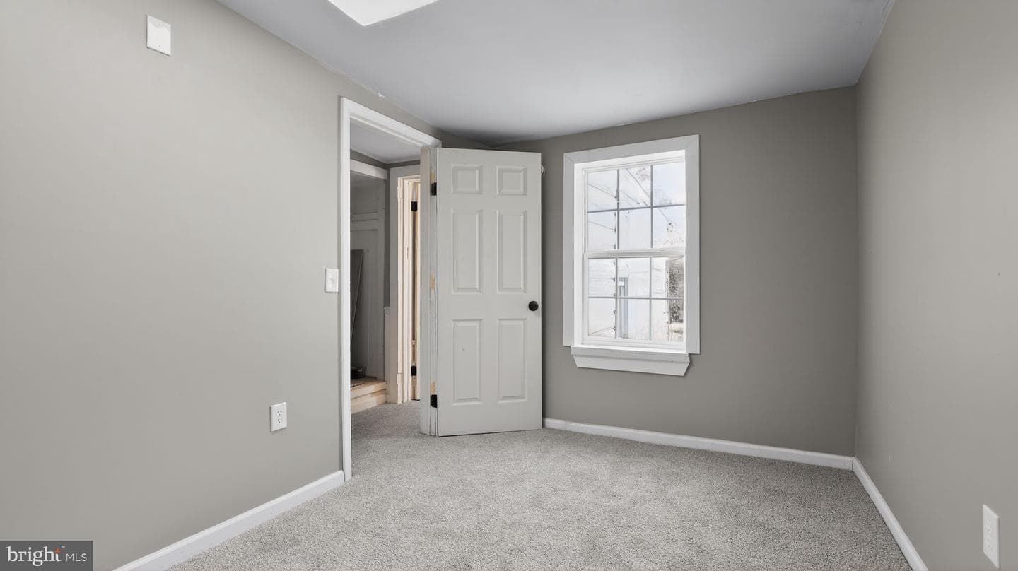 927 Elizabeth Street photo 14