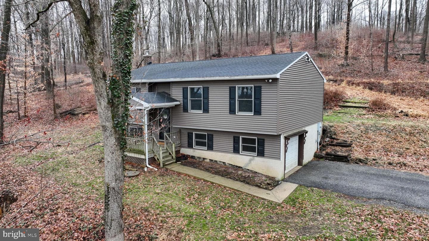 116 Ironmaster Road photo 3
