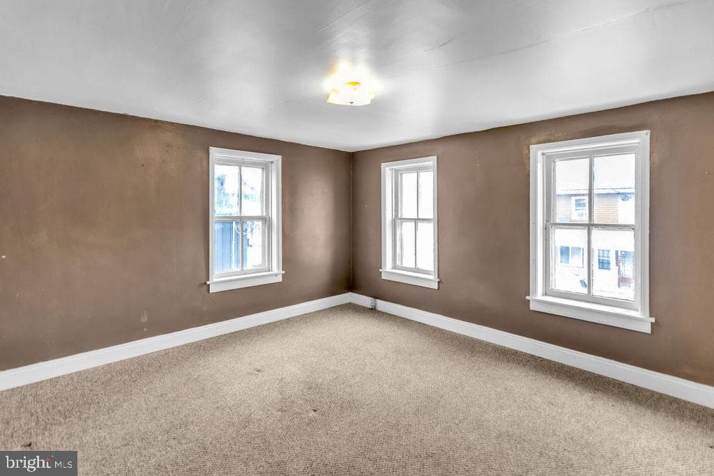 302 W Main Street photo 17