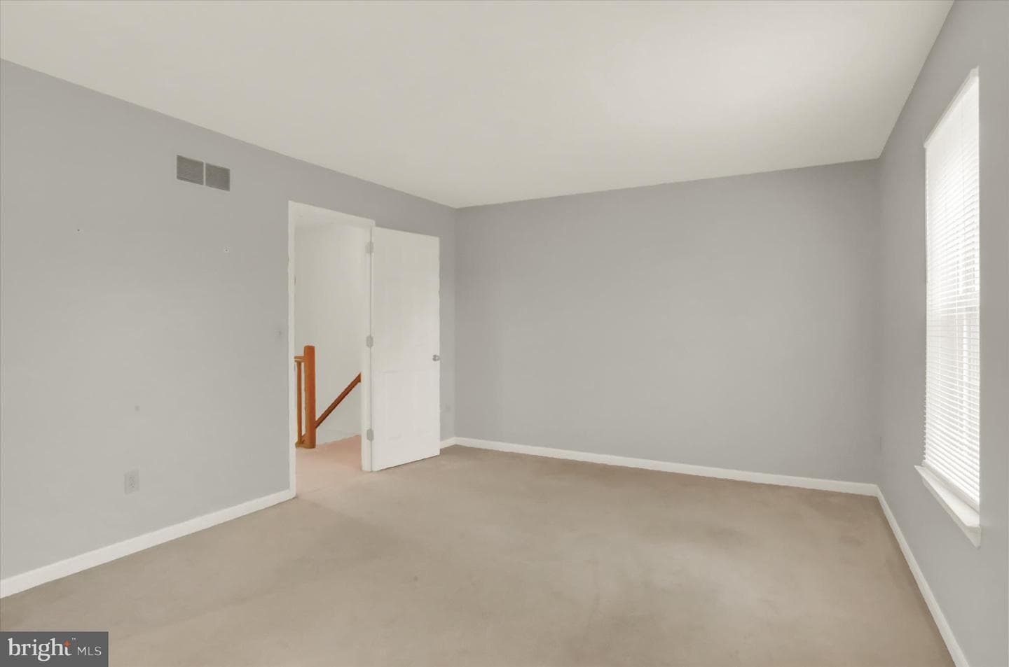 511 Cambridge Court photo 22