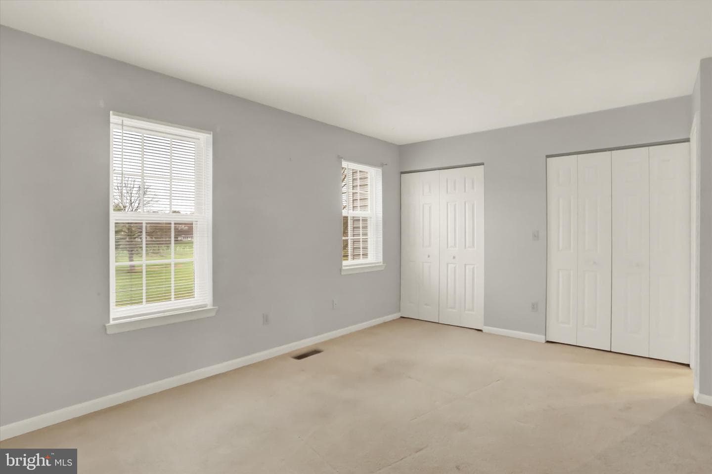 511 Cambridge Court photo 23