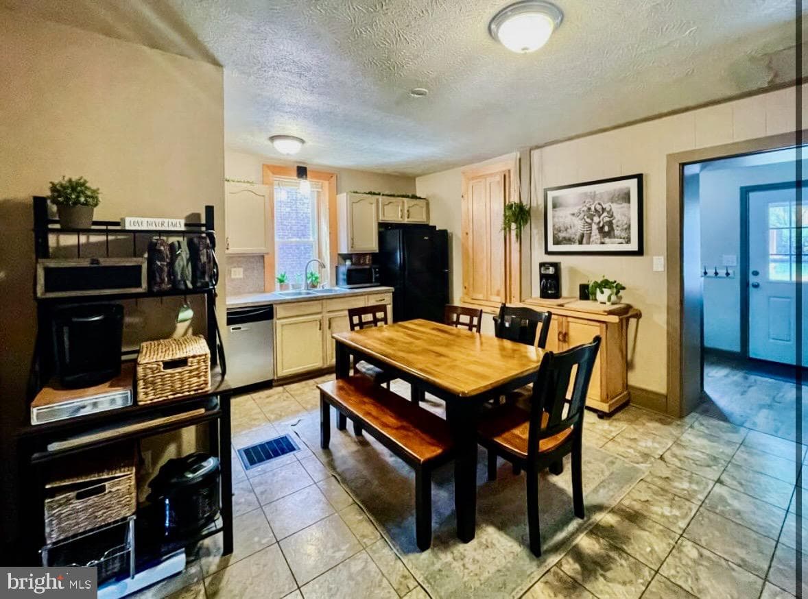 356 Granite Street photo 7