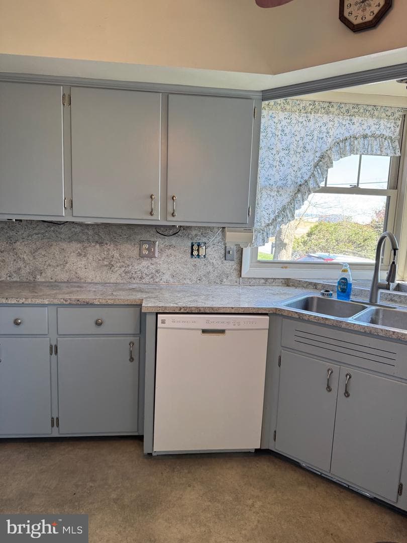 3319 Hillside Drive photo 4