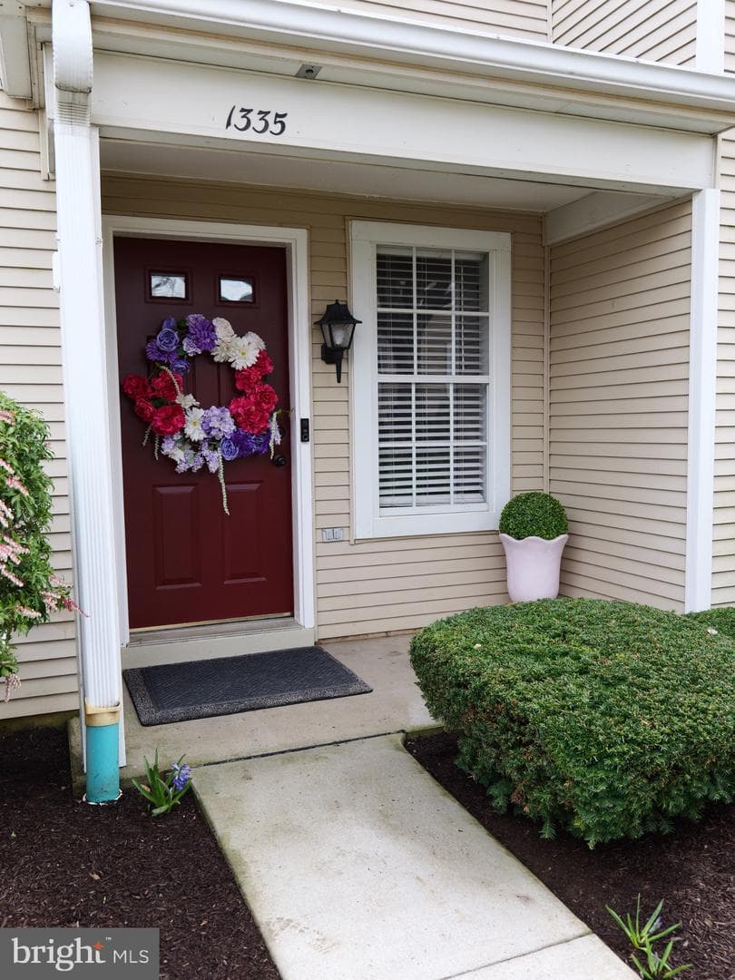 1335 Cambridge Ct photo 3