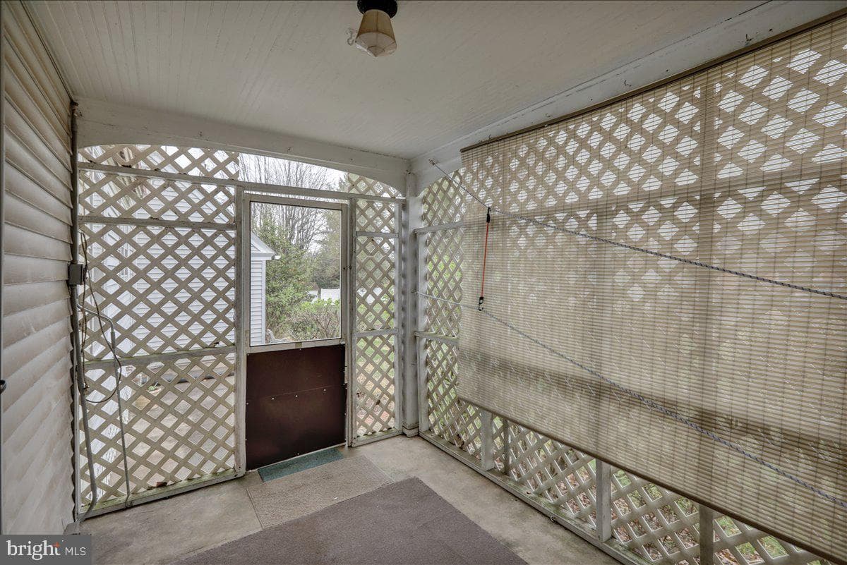 618 Smith Avenue photo 38