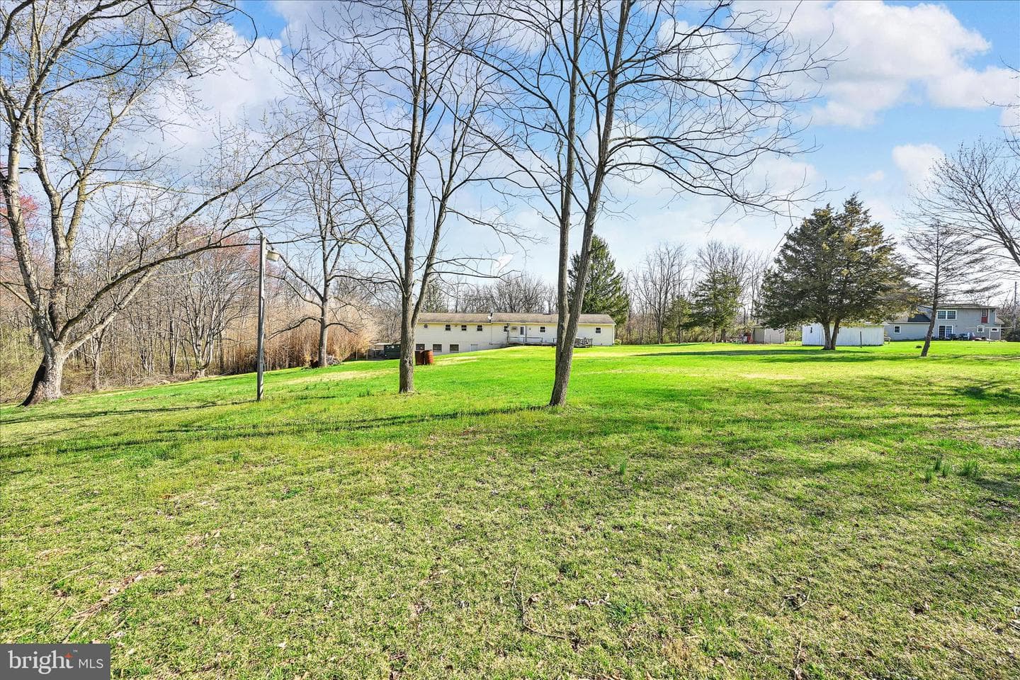 83 Silvertown Road photo 39