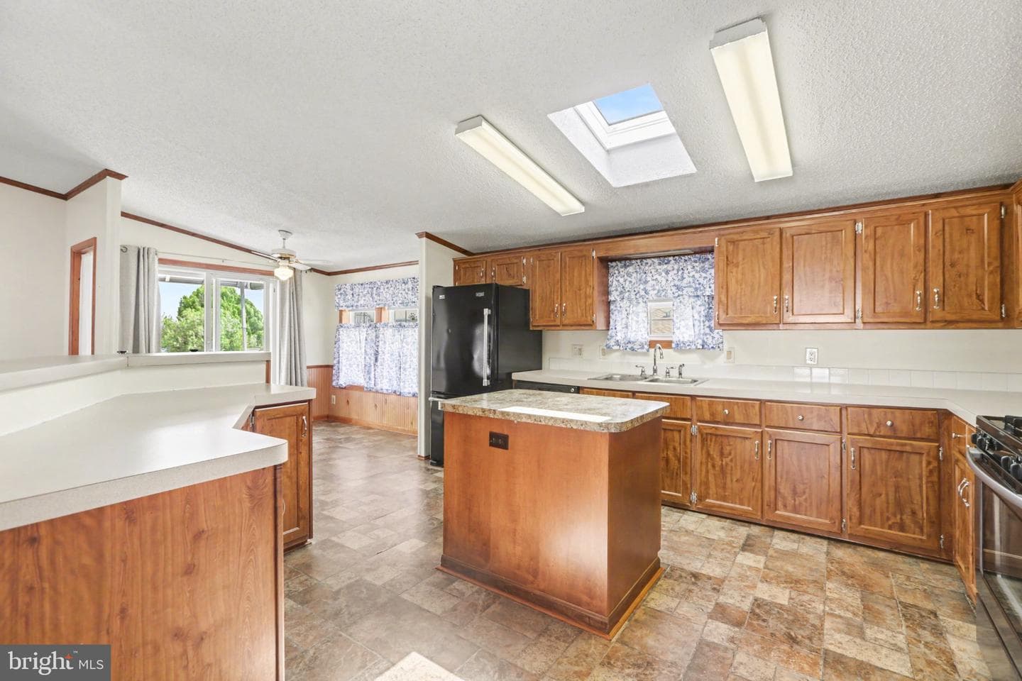374 W Cedar Street photo 12