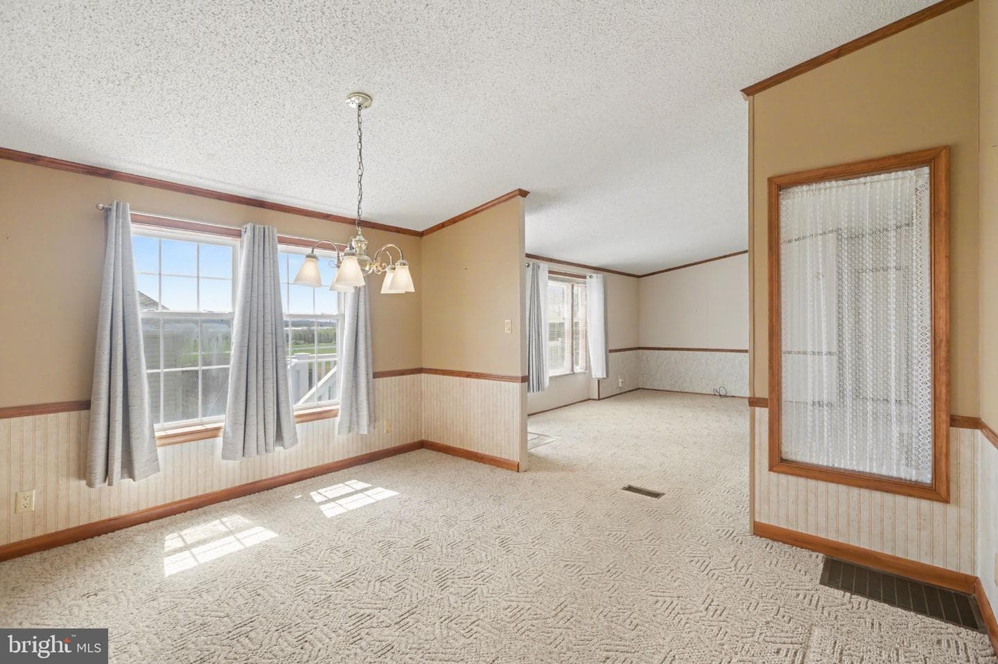 374 W Cedar Street photo 16