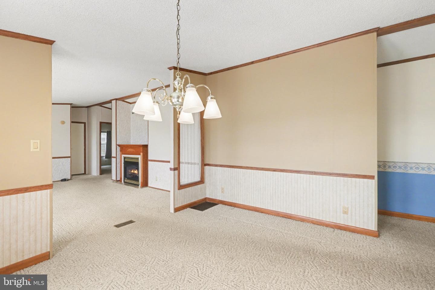 374 W Cedar Street photo 17