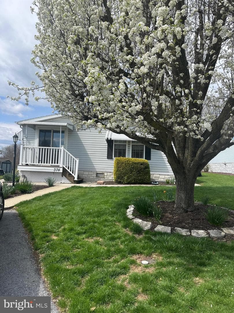 374 W Cedar Street photo 2