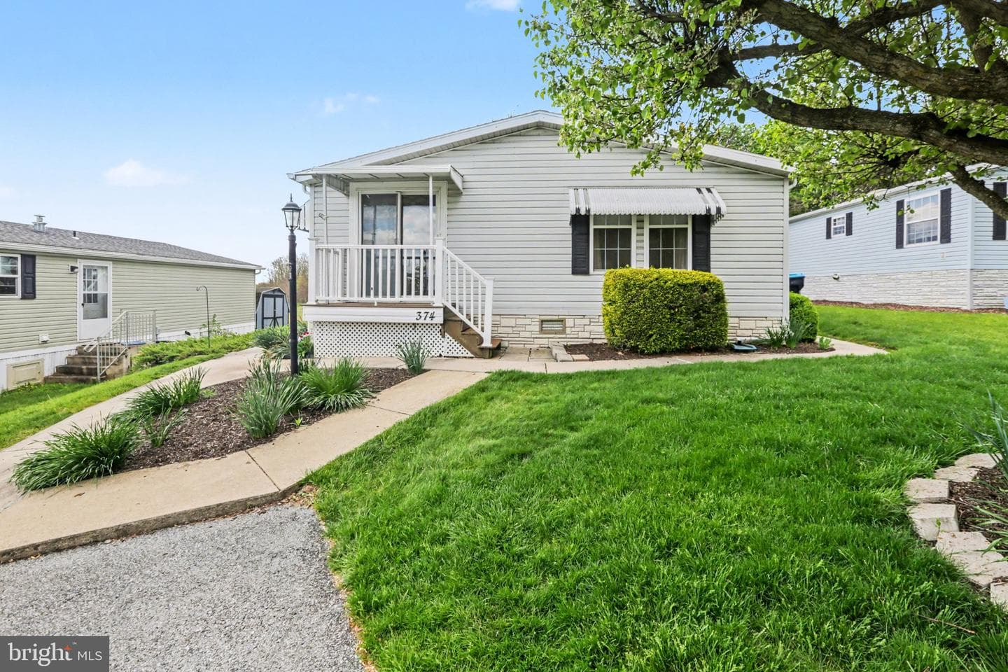 374 W Cedar Street photo 32