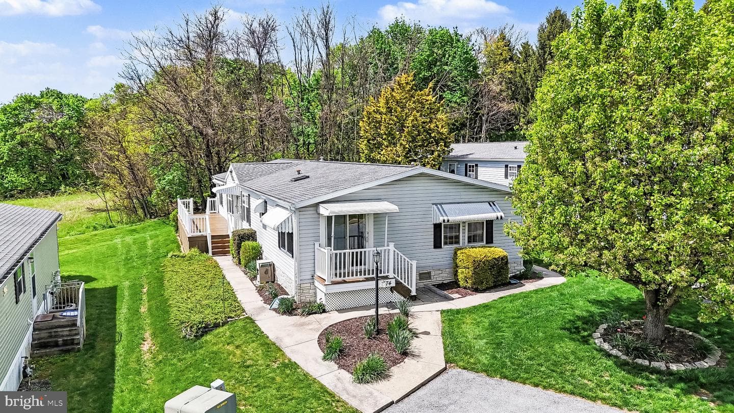 374 W Cedar Street photo 43