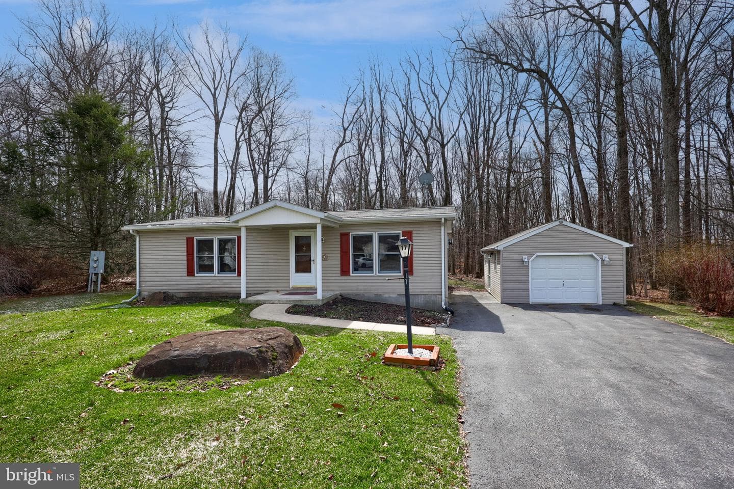 17 Aspen Drive photo 1