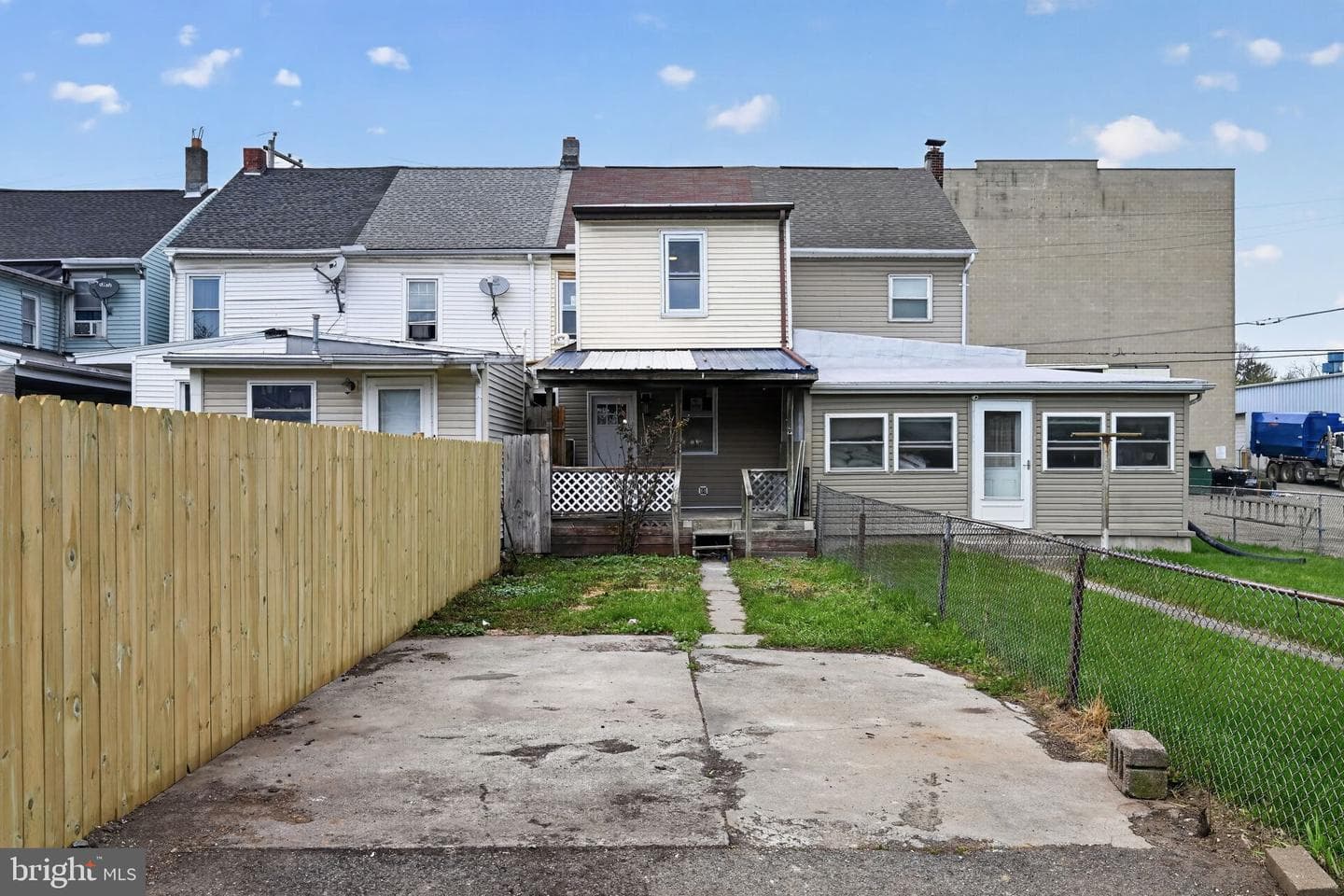 1122 Buttonwood Street photo 13