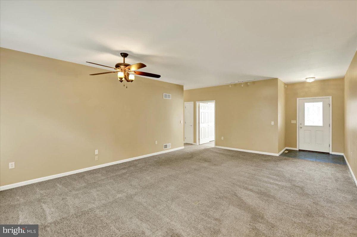 82 Fairfax Lane photo 5