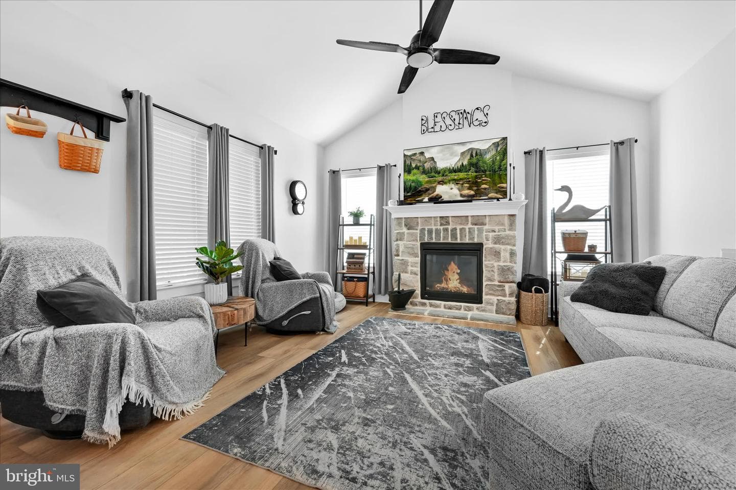 109 Bellflower Avenue photo 10