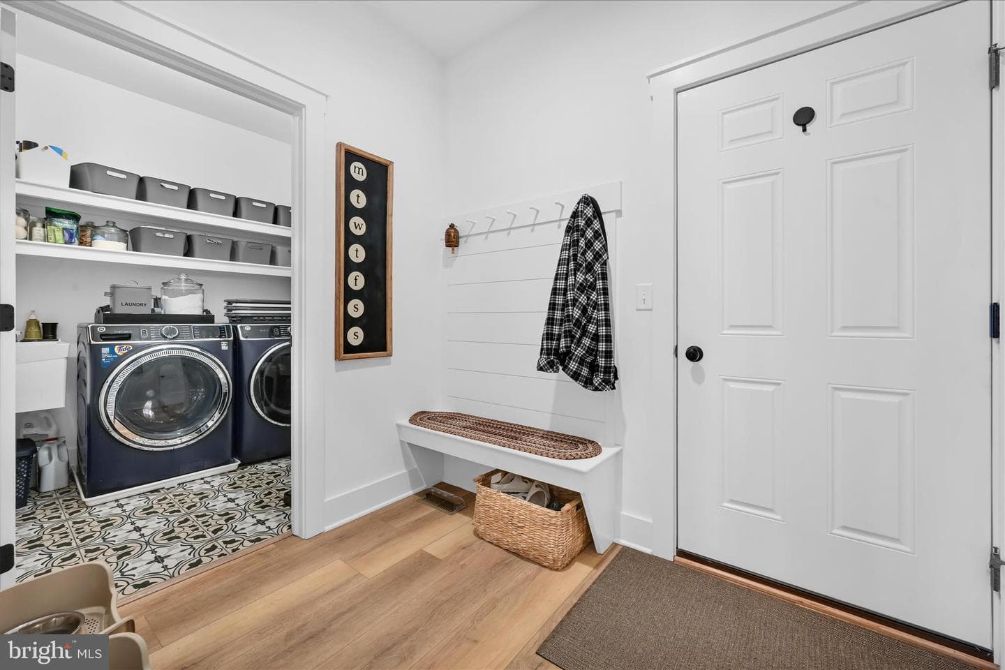 109 Bellflower Avenue photo 23