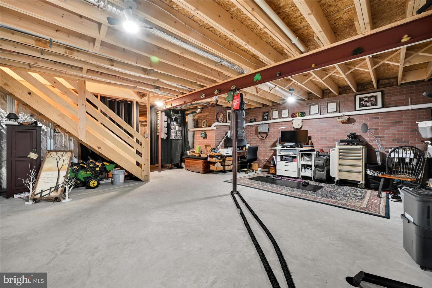 109 Bellflower Avenue photo 26
