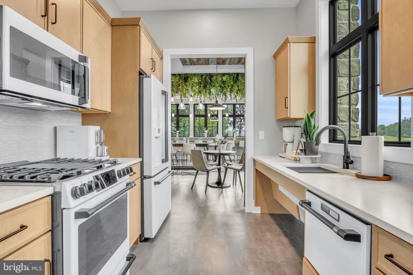 109 Bellflower Avenue photo 42