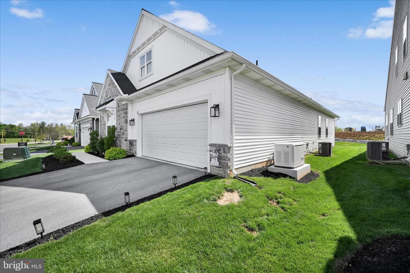 109 Bellflower Avenue photo 6