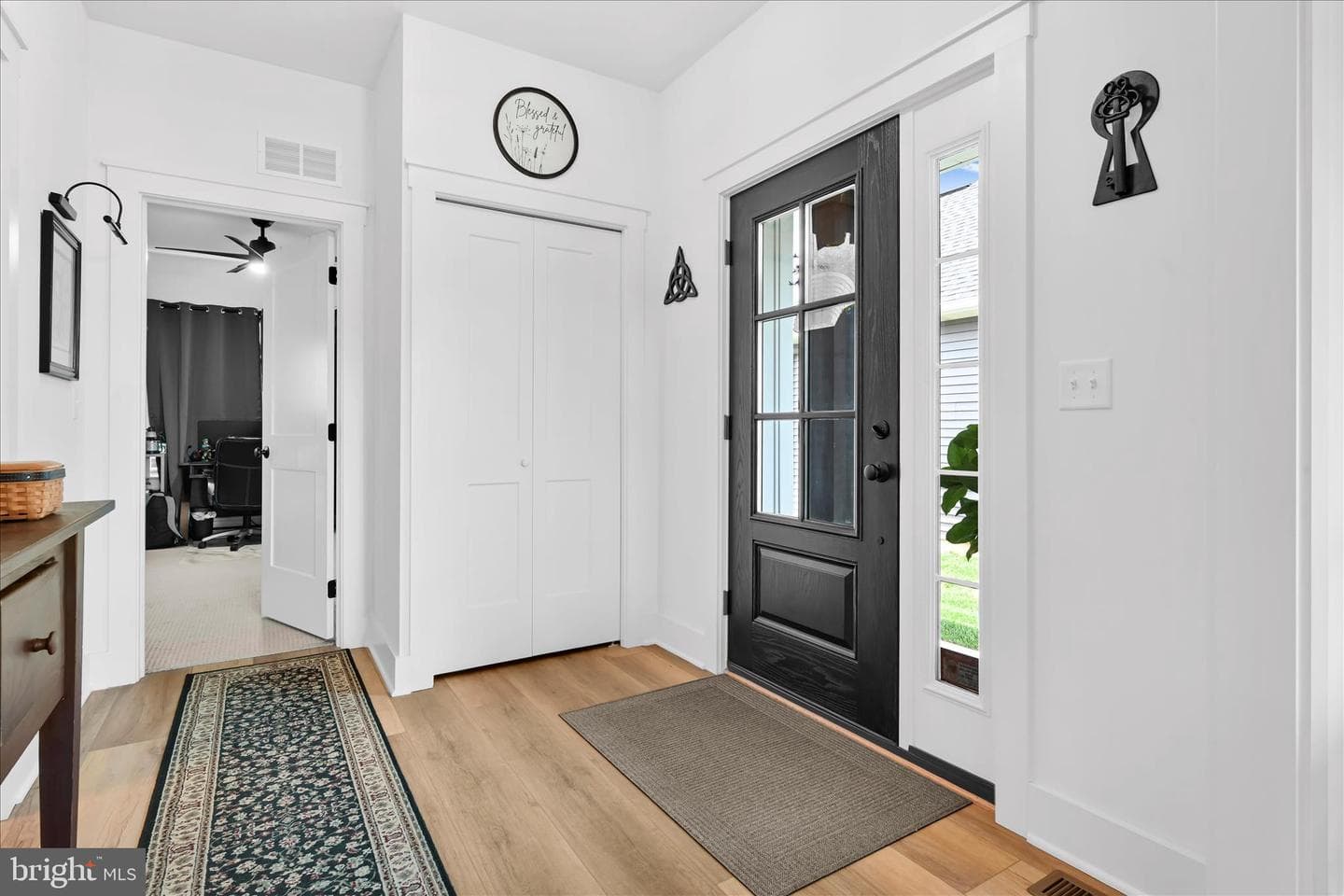 109 Bellflower Avenue photo 8
