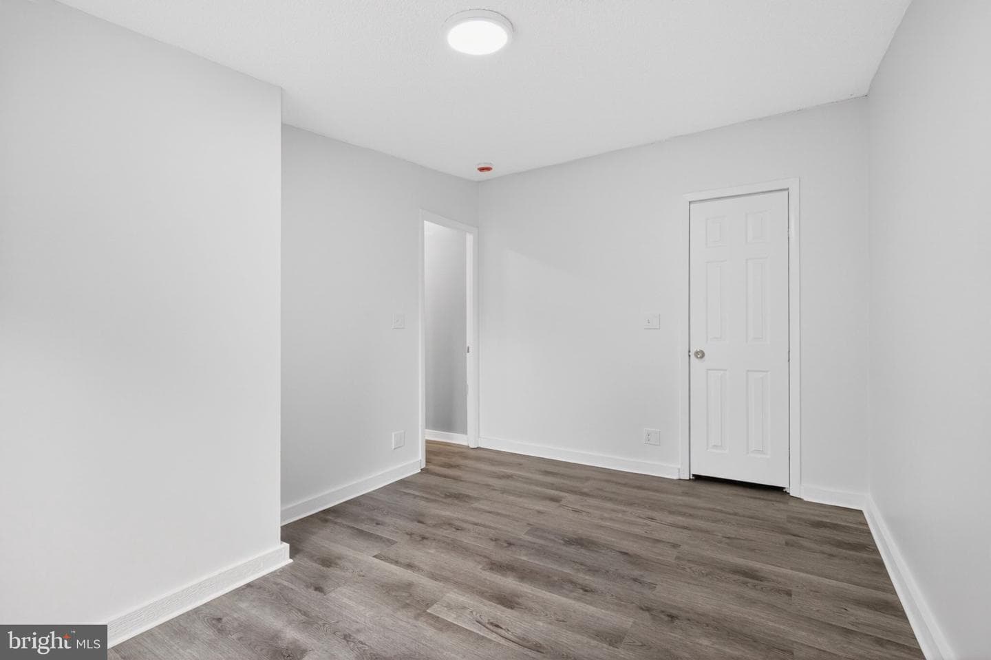 684 W Cedar Street photo 27