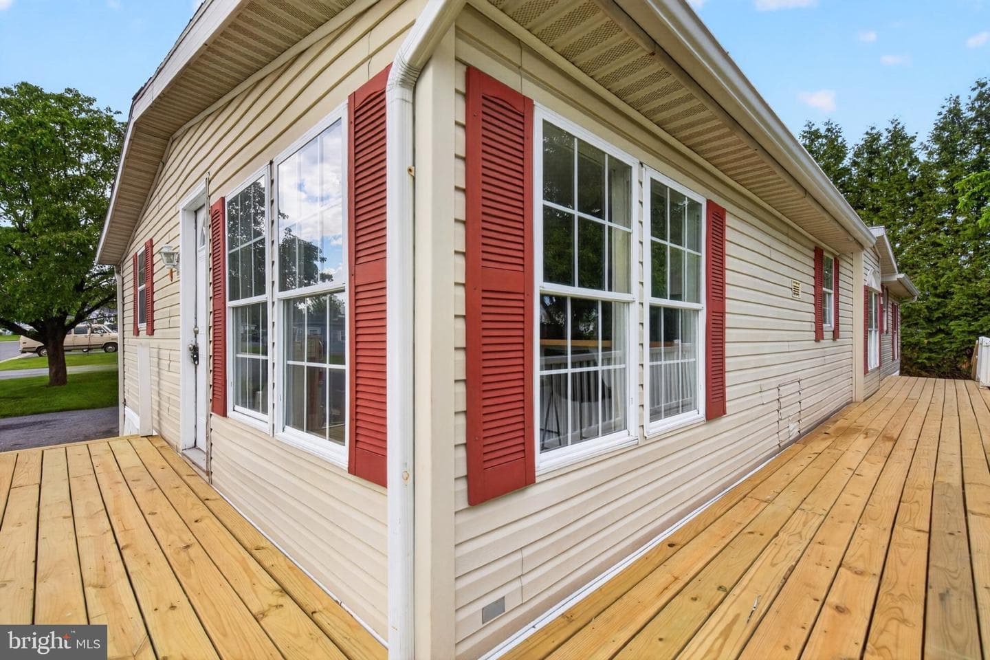 684 W Cedar Street photo 32