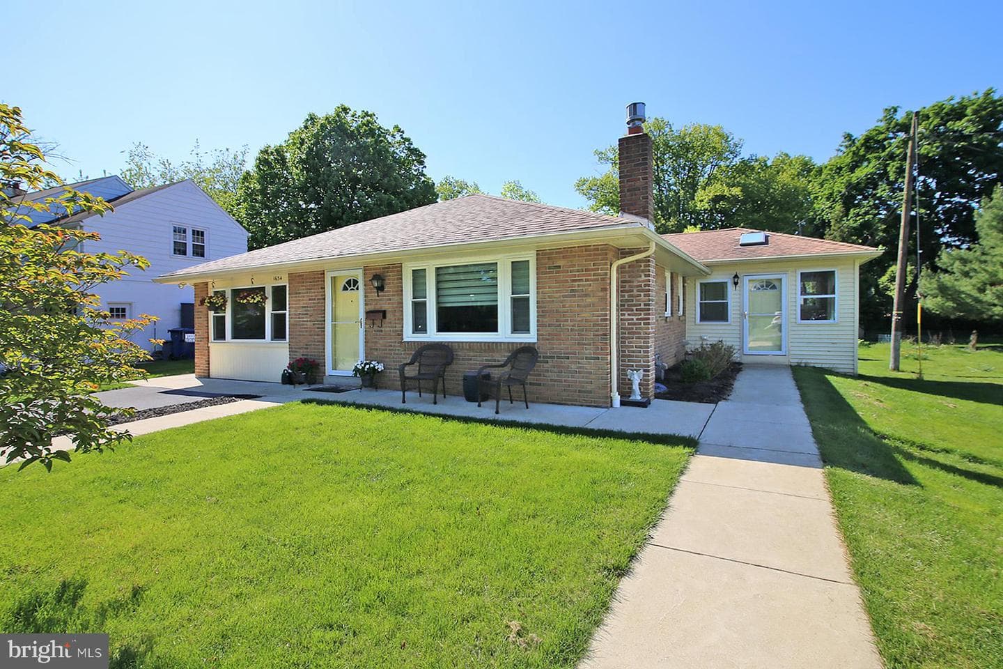 1634 Elm St photo 1