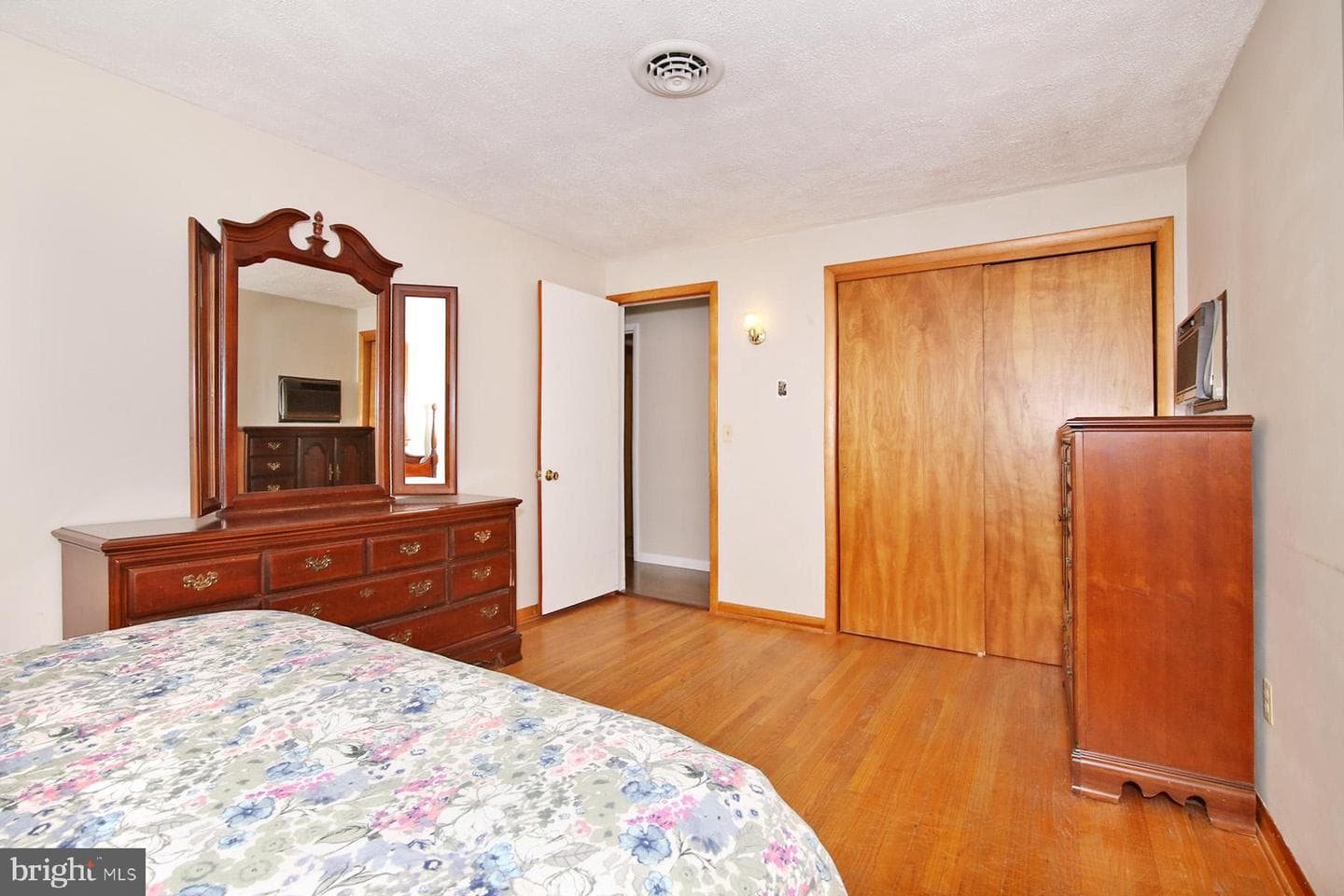 1634 Elm St photo 15