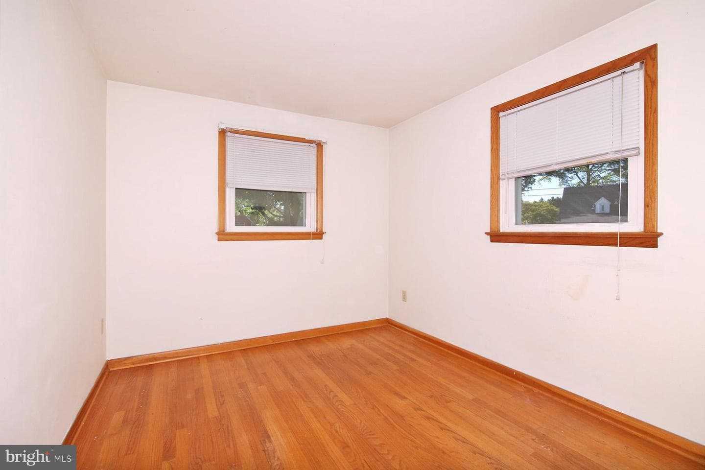 1634 Elm St photo 16