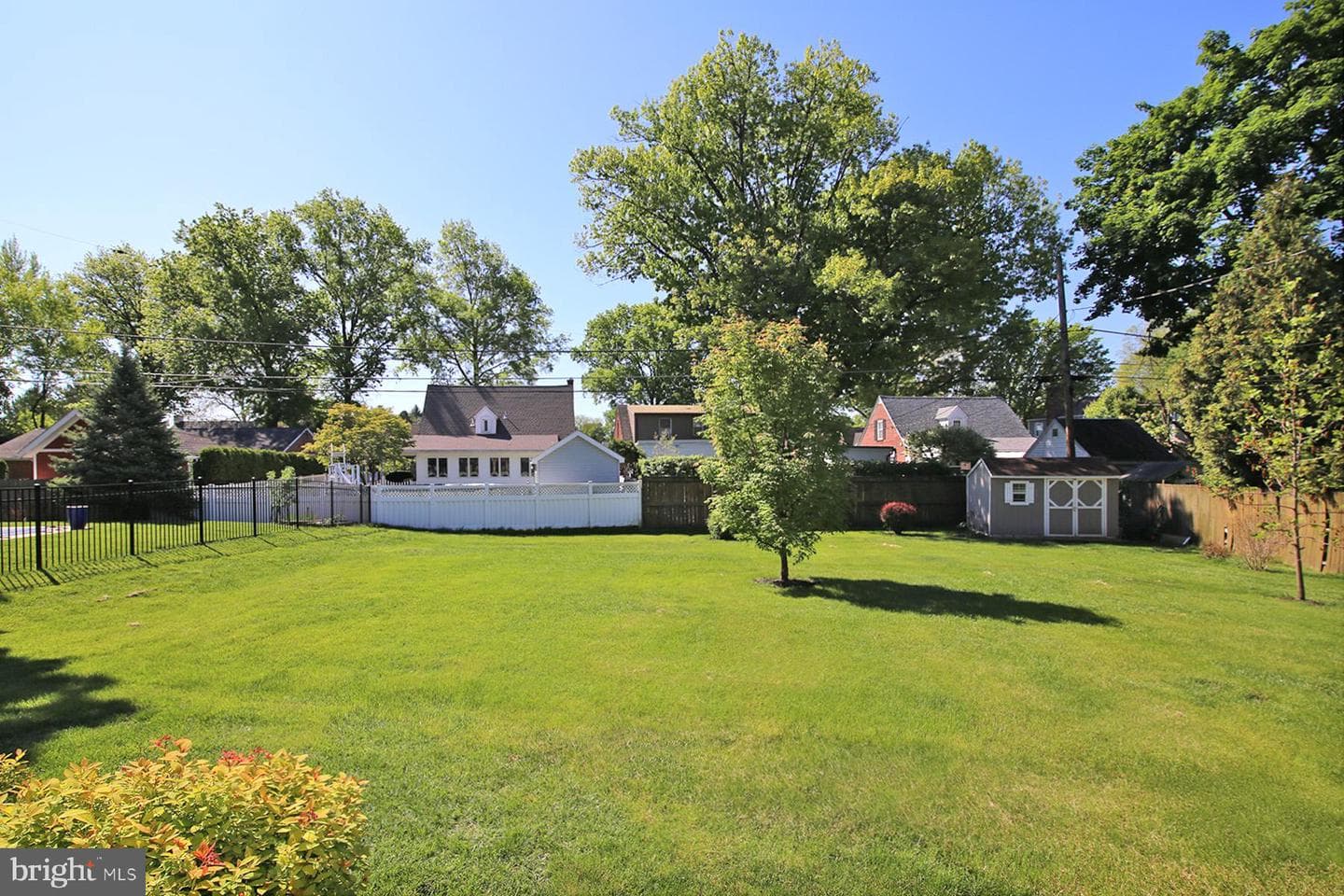 1634 Elm St photo 6