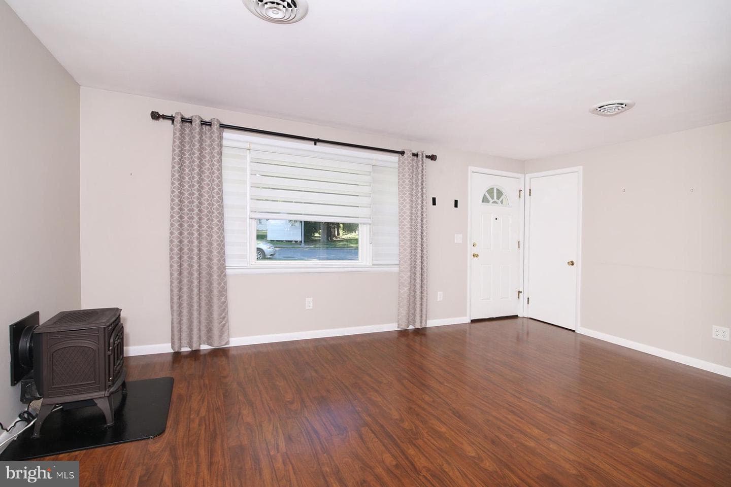 1634 Elm St photo 8