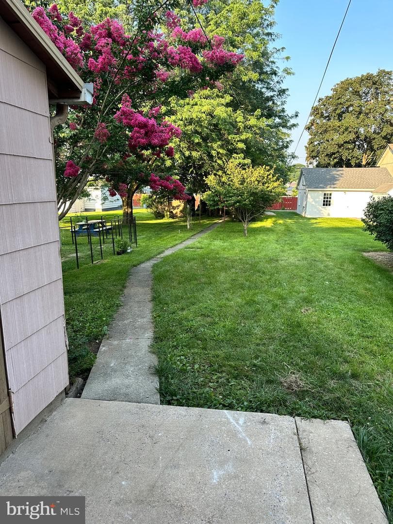 136 N Railroad Street photo 20