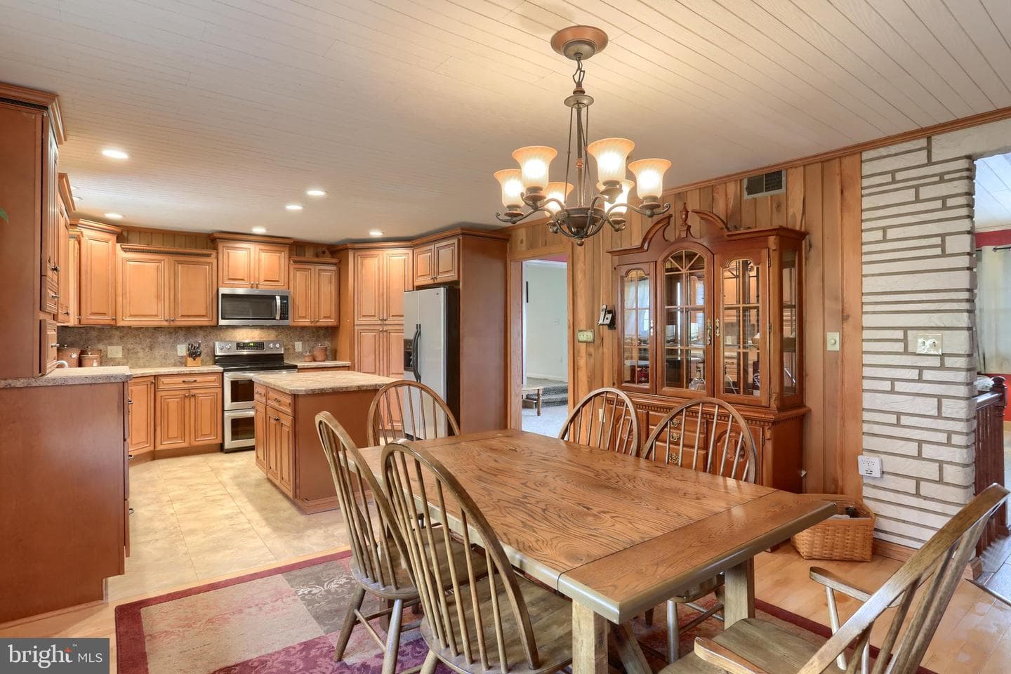 535 E Kercher Avenue photo 14