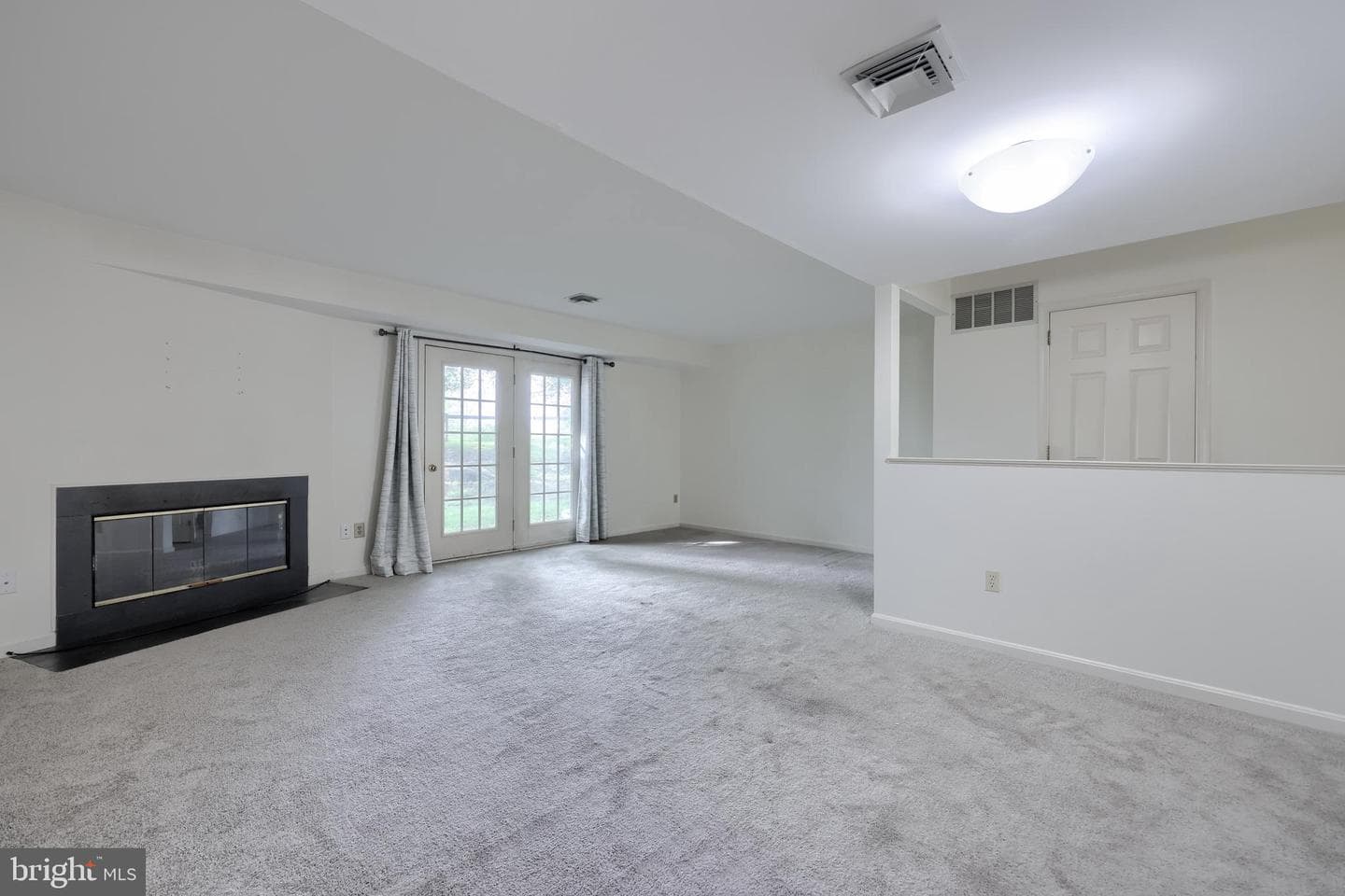 1531 Cambridge Court photo 17