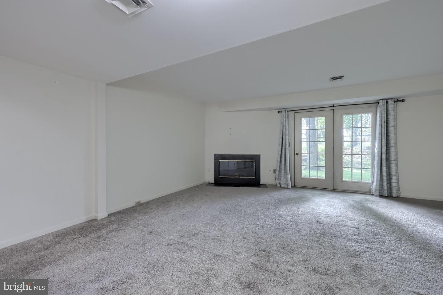 1531 Cambridge Court photo 18