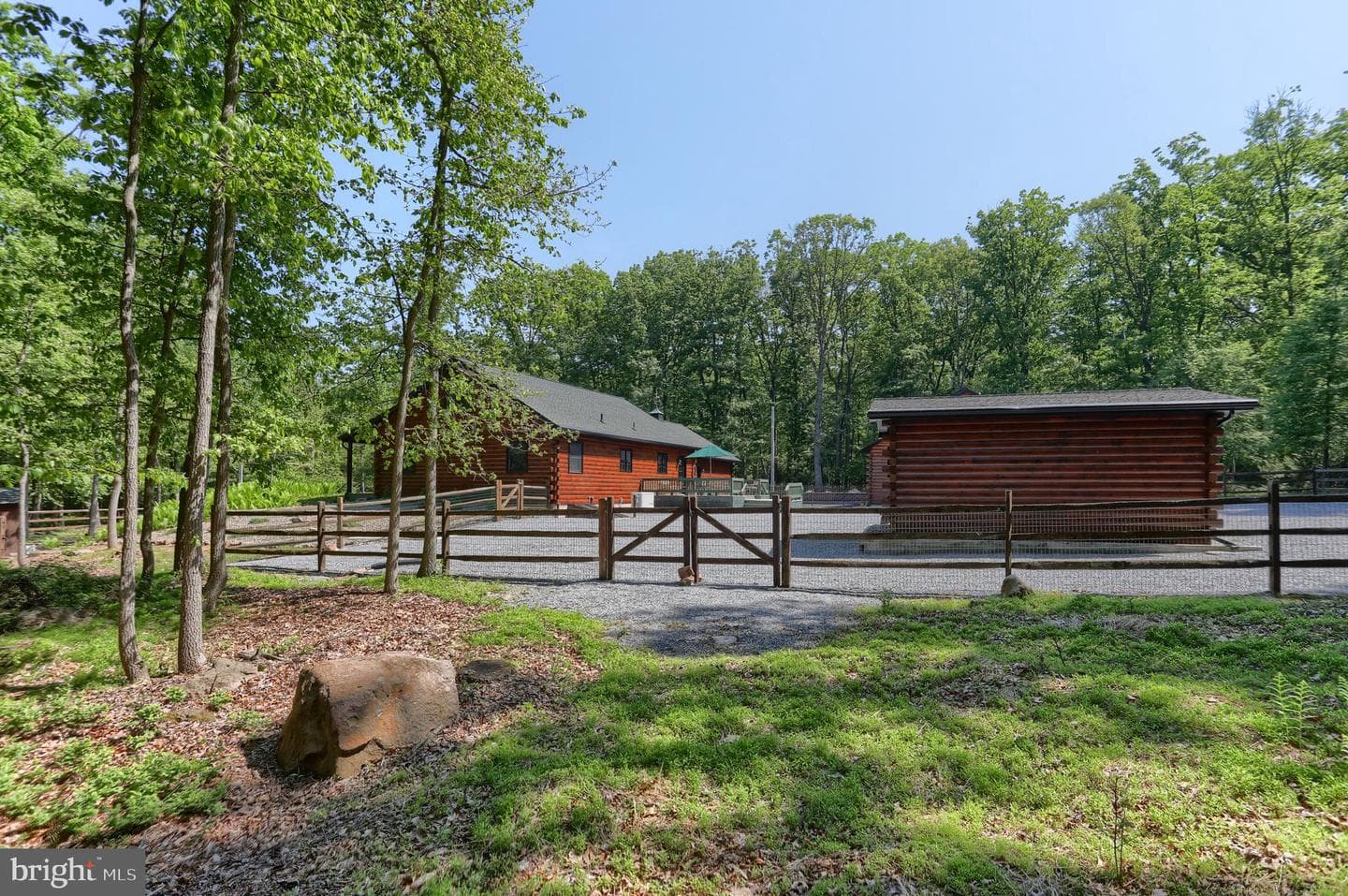 1005 Tulip Tree Drive photo 4