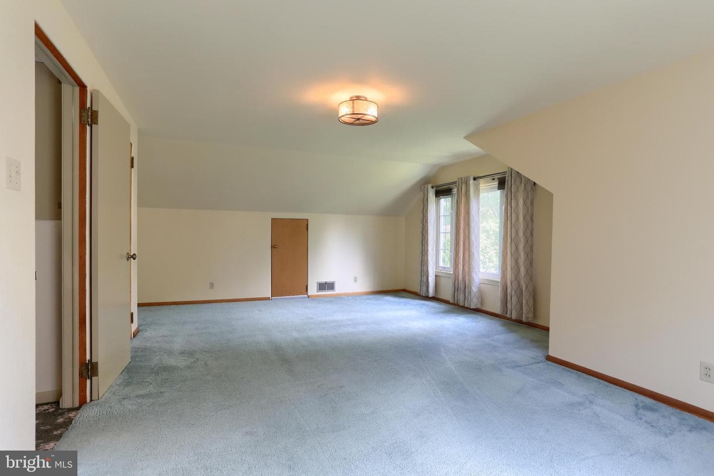 235 Narrows Drive photo 46