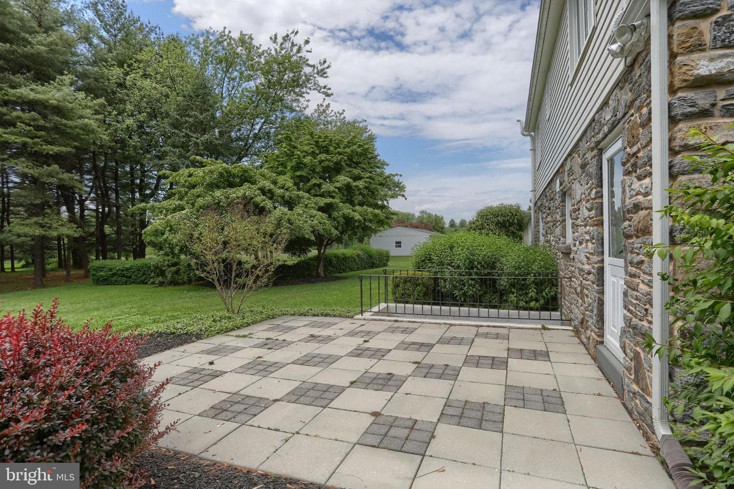 235 Narrows Drive photo 8