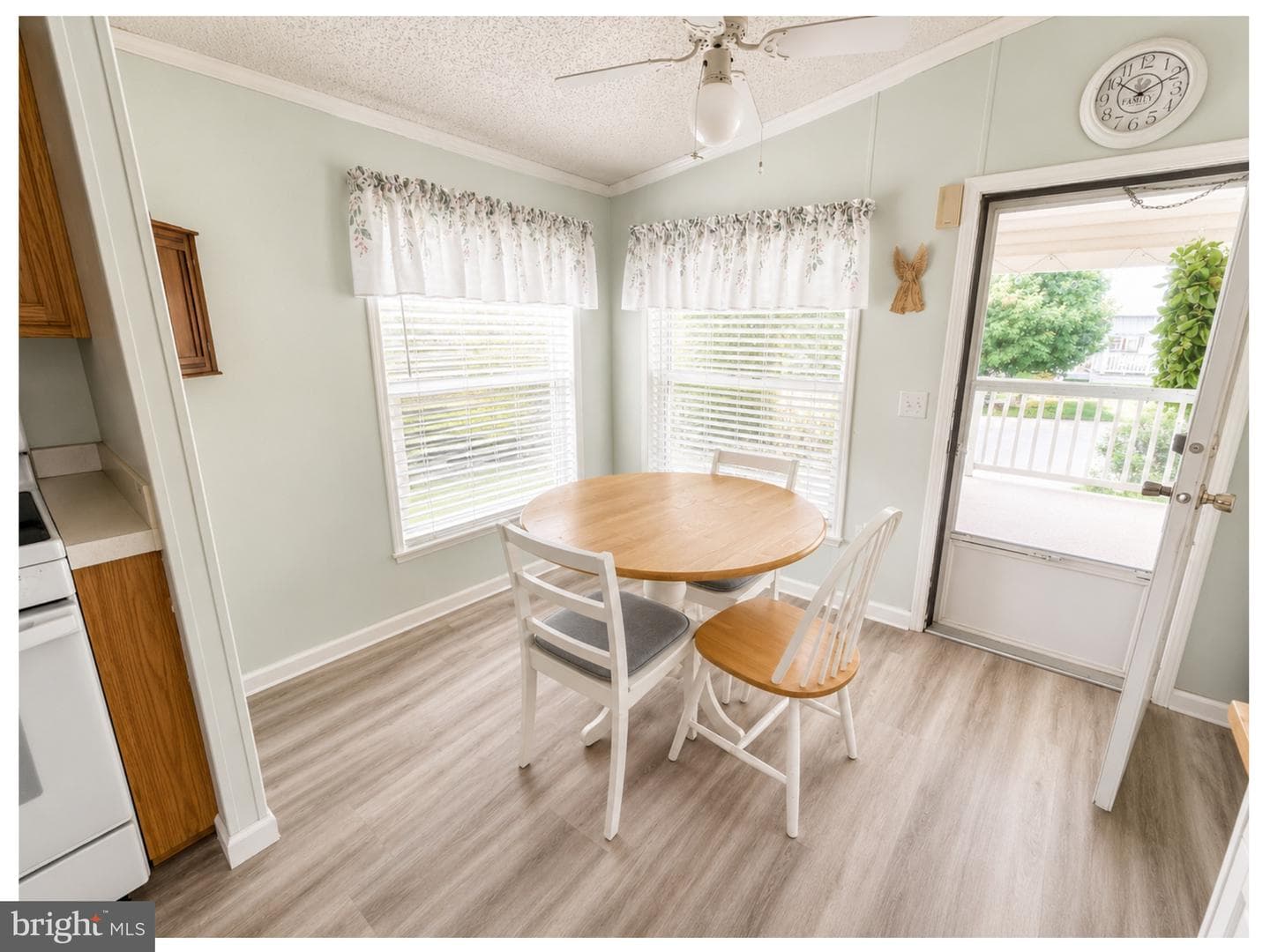 468 W Cedar Street photo 11