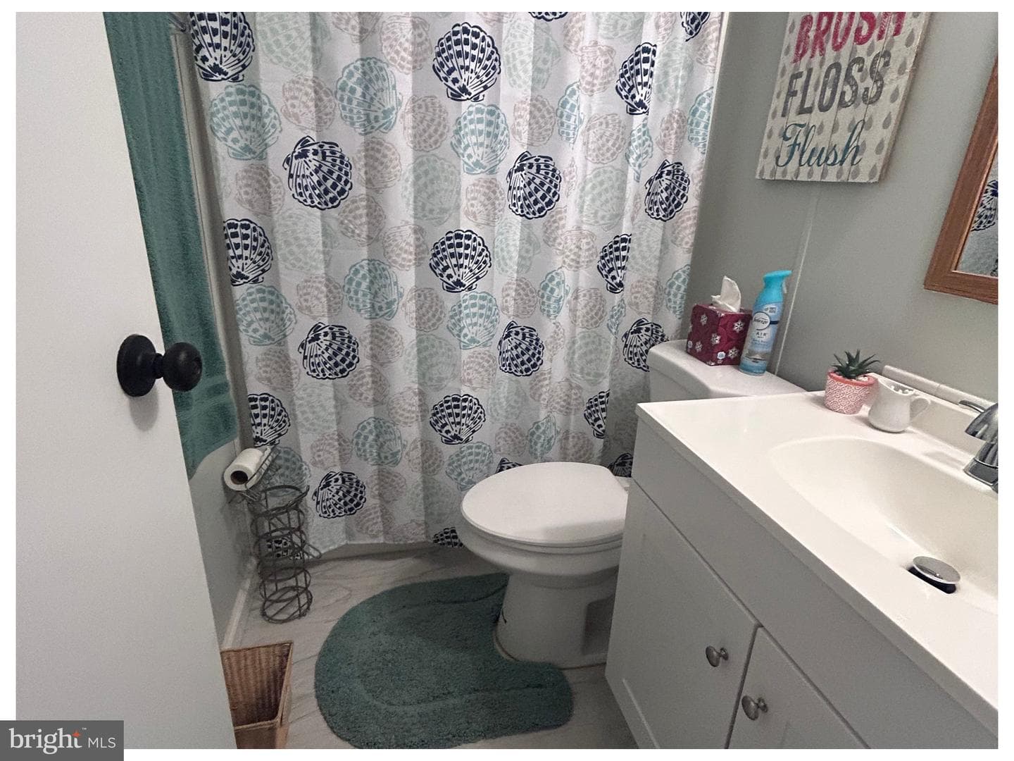 468 W Cedar Street photo 21