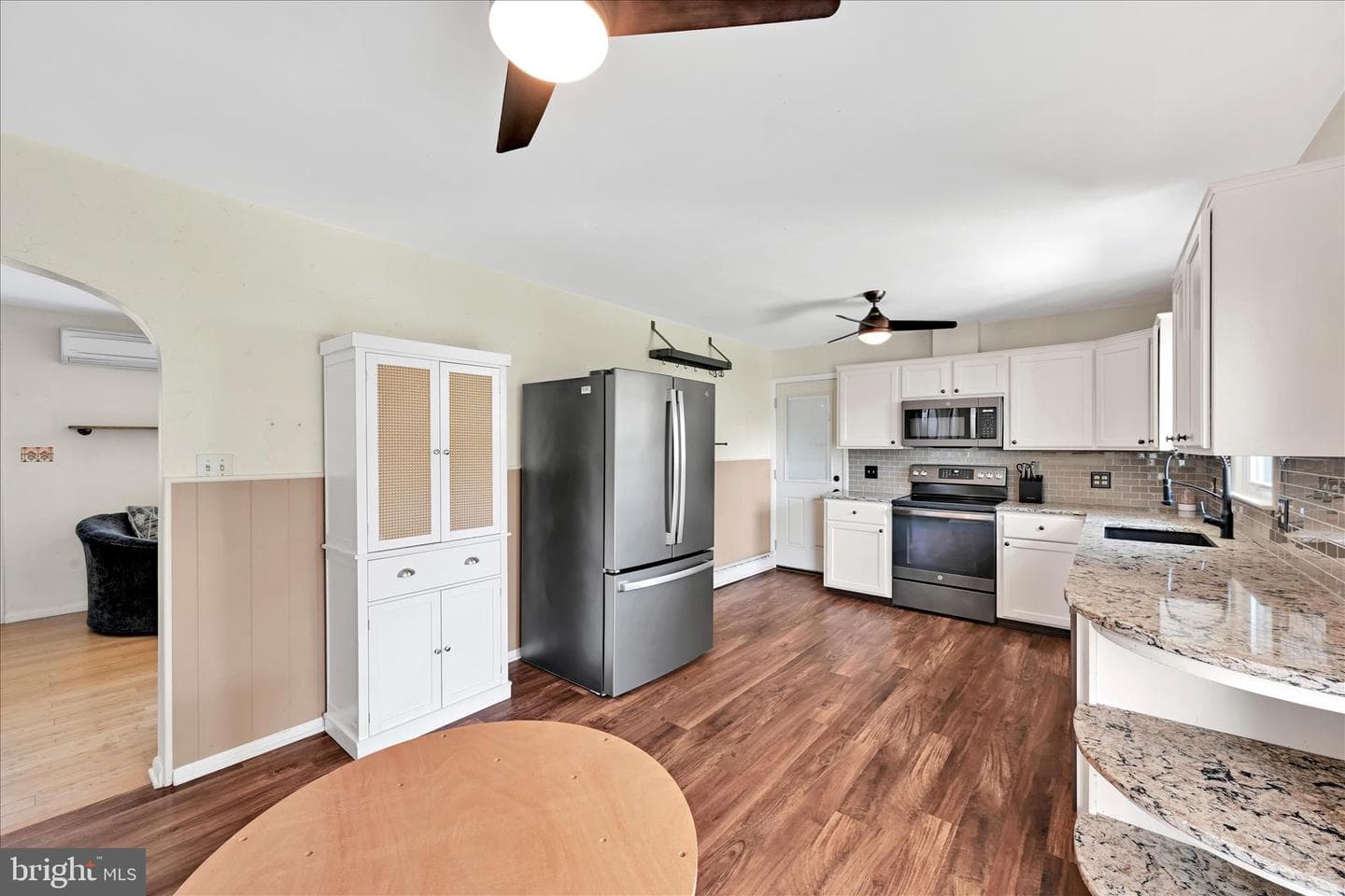 14 W Walnut Street photo 8