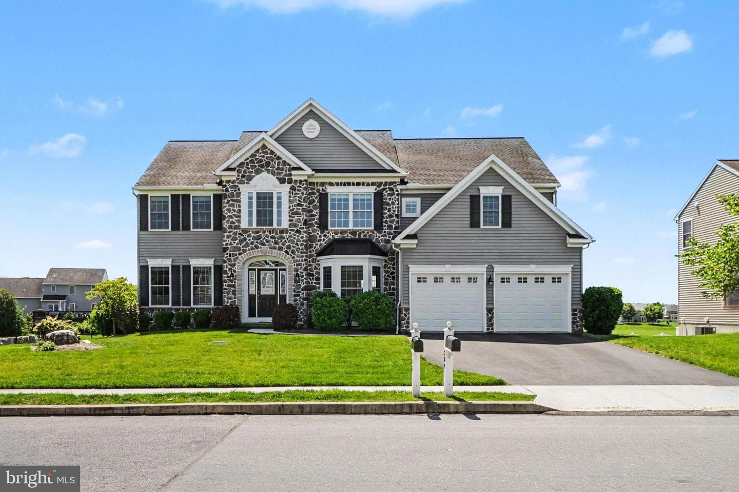 289 Sweetwater Drive photo 1