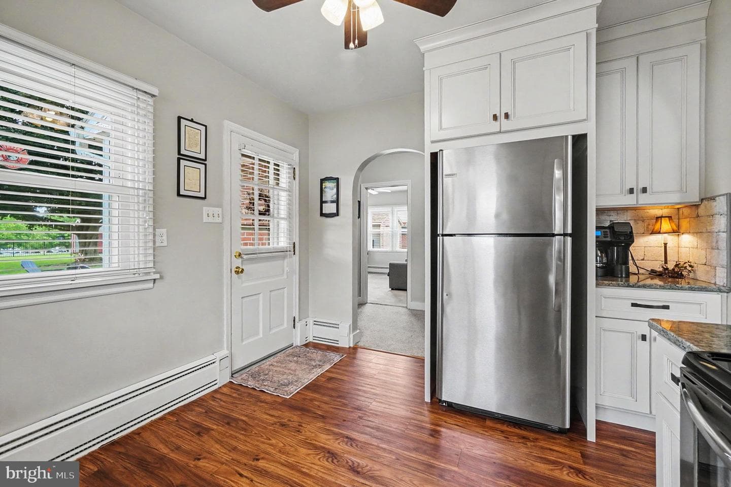 118 E Queen Street photo 10