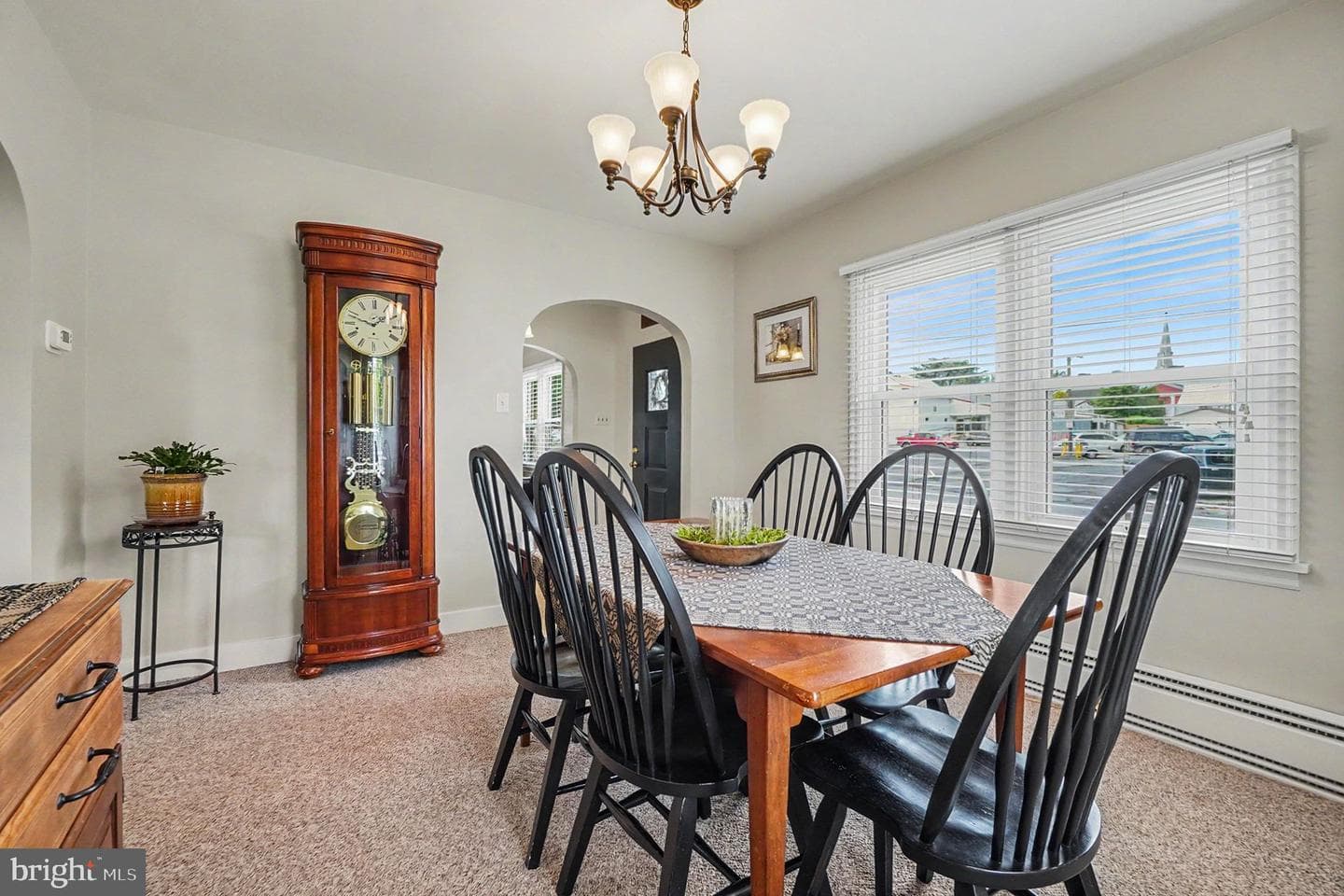 118 E Queen Street photo 12