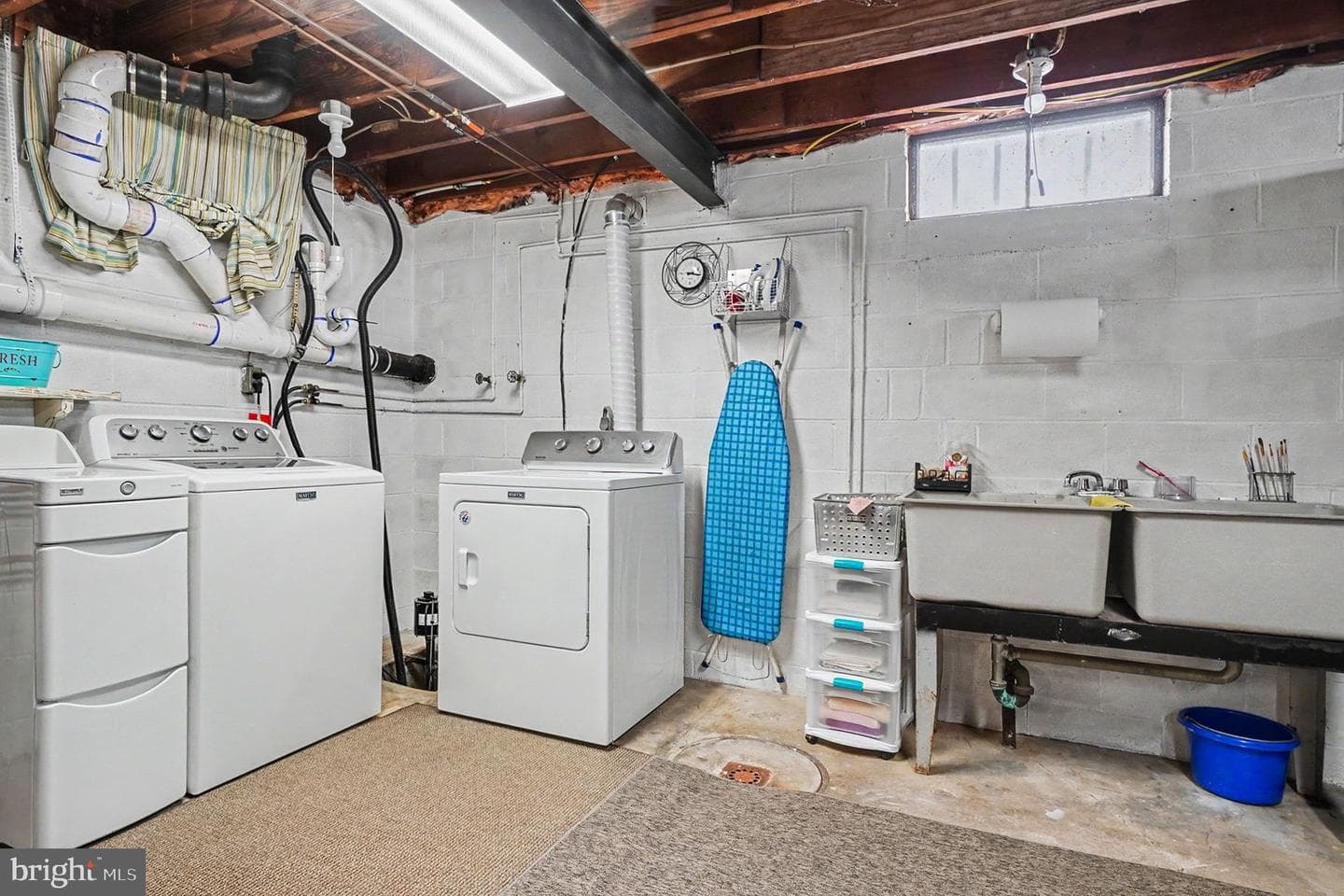 118 E Queen Street photo 34
