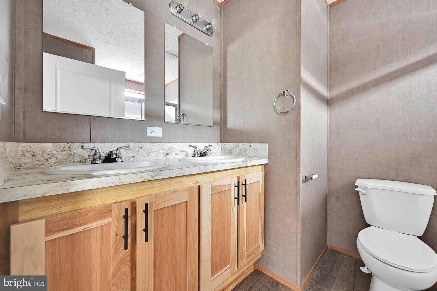 2106 Scull Street photo 12