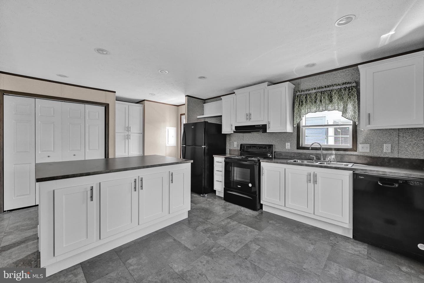 2110 Scull Street photo 9