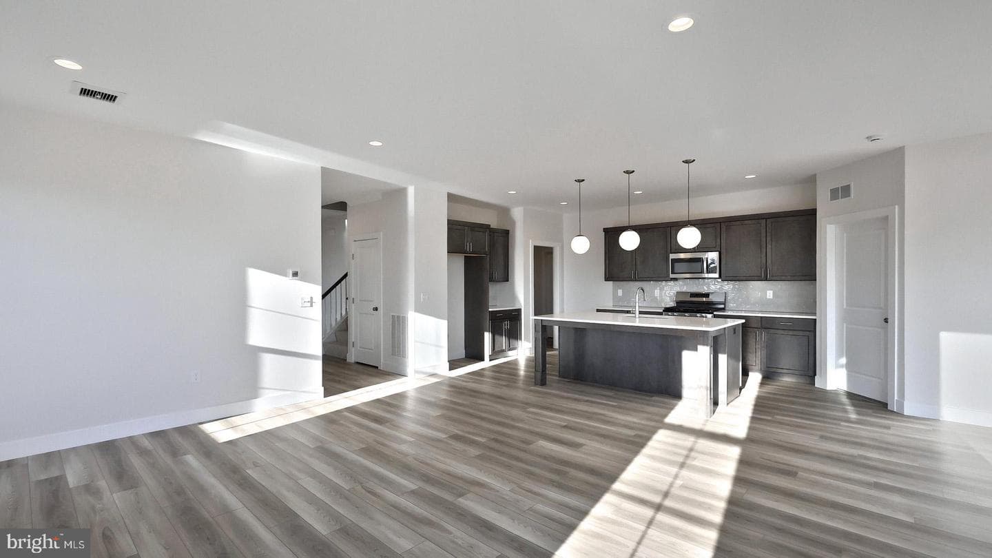 35 Canterbury Lane photo 26